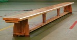 Ławka gimnastyczna, nogi drewniane, długość 2,50 m